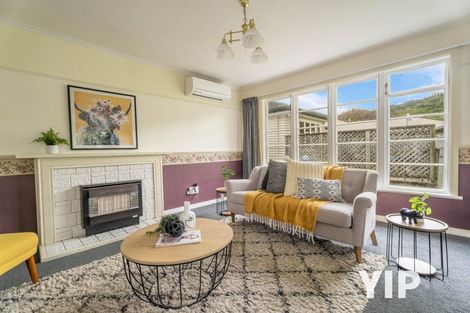 Photo of property in 6 Lyndhurst Road, Tawa, Wellington, 5028