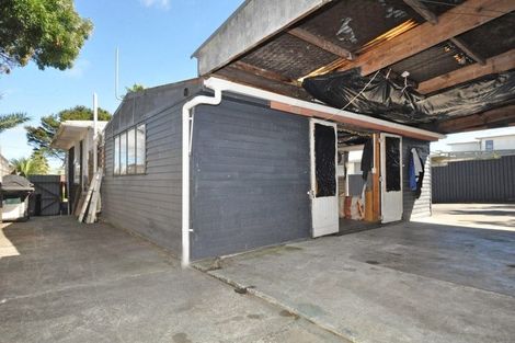 Photo of property in 122 Beaumonts Way, Manurewa, Auckland, 2102