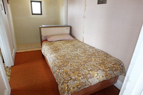 Photo of property in 2 Huia Street, Foxton Beach, Foxton, 4815