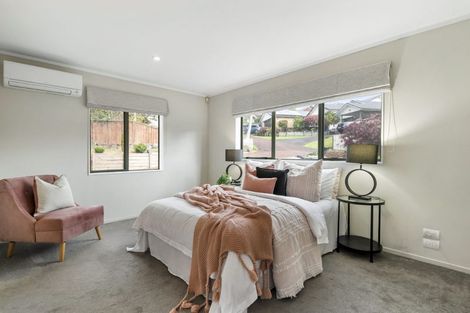 Photo of property in 43 Unsworth Drive, Unsworth Heights, Auckland, 0632