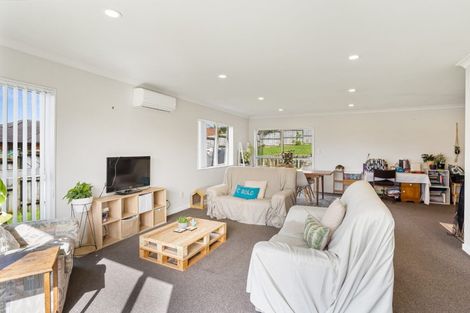 Photo of property in 4 Guinness Place, Massey, Auckland, 0614