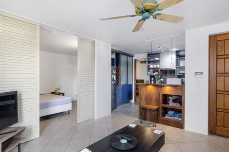 Photo of property in 1/60 Milford Road, Milford, Auckland, 0620