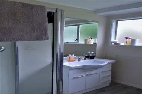 Photo of property in 52 Hartley Terrace, Massey, Auckland, 0614