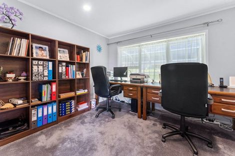 Photo of property in 18 Murano Place, Chatswood, Auckland, 0626