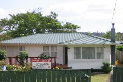 Photo of property in 17 Aeroview Drive, Beach Haven, Auckland, 0626