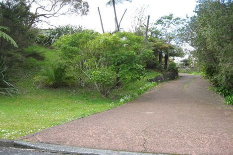 Photo of property in 4 Atarua Gardens, Waiatarua, Auckland, 0604