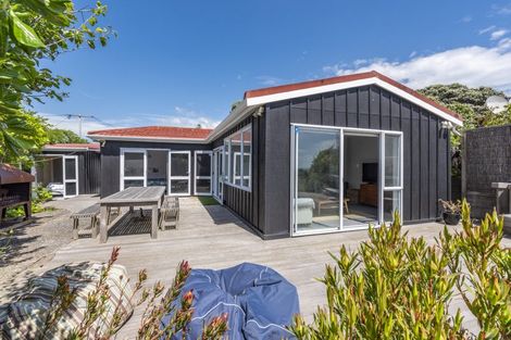 Photo of property in 23 Rodney Avenue, Te Horo Beach, Otaki, 5581