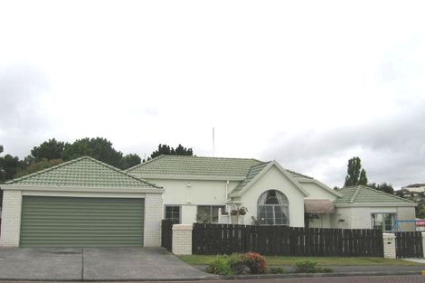 Photo of property in 2/7 Mandica Place, Sunnynook, Auckland, 0632