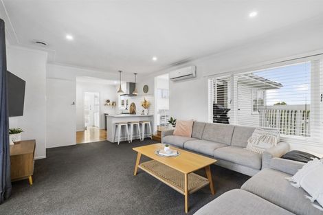 Photo of property in 2/232 East Coast Road, Forrest Hill, Auckland, 0620