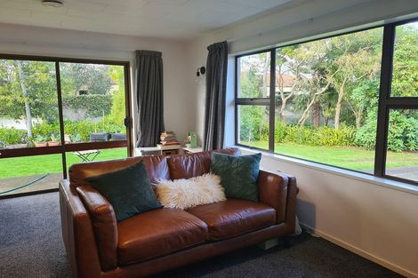 Photo of property in 32 Redwood Grove, Hokowhitu, Palmerston North, 4410