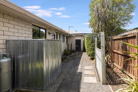 Photo of property in 2/27 Mortlake Street, Islington, Christchurch, 8042