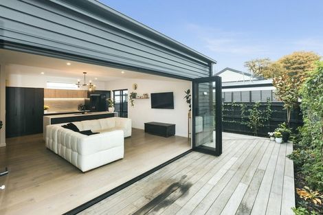 Photo of property in 658b Barbadoes Street, Edgeware, Christchurch, 8013