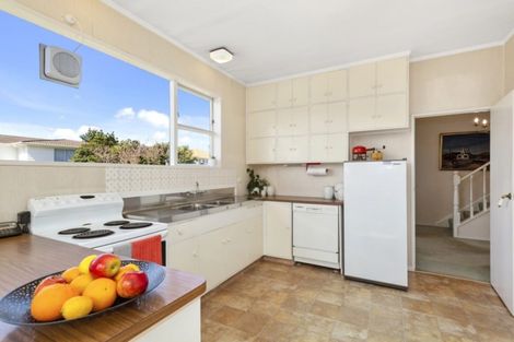Photo of property in 3 Mckeefry Grove, Tawa, Wellington, 5028