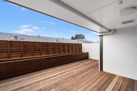 Photo of property in 1/4045f Great North Road, Glen Eden, Auckland, 0602