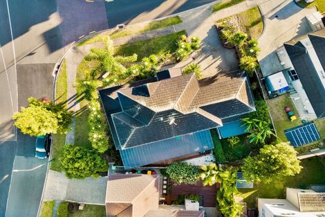 Photo of property in 1 Seresin Crescent, Flat Bush, Auckland, 2016
