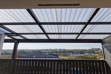 Photo of property in 4/141 Colwill Road, Massey, Auckland, 0614