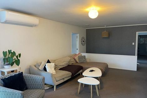 Photo of property in 13 Rickards Place, New Lynn, Auckland, 0600