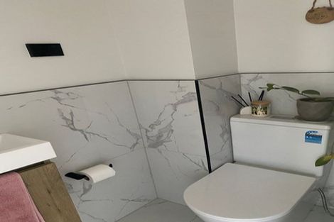 Photo of property in 2/2 Anthony Place, Pakuranga, Auckland, 2010