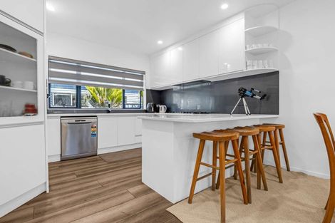 Photo of property in 43b Springs Road, Parakai, 0830