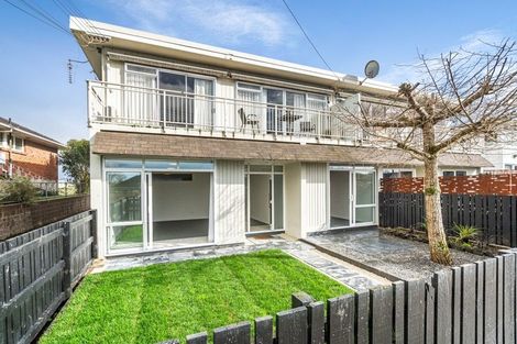 Photo of property in 1/86 Sylvan Avenue, Northcote, Auckland, 0627