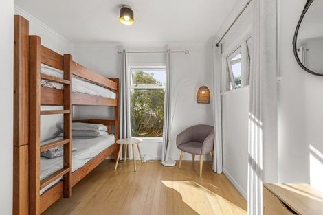 Photo of property in 1 Cross Street, Raglan, 3225