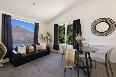 Photo of property in 32 Dart Place, Fernhill, Queenstown, 9300