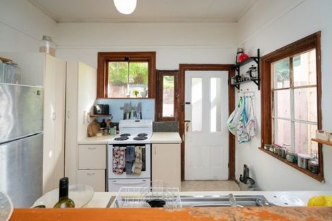 Photo of property in 94 Rolleston Street, Mount Cook, Wellington, 6021