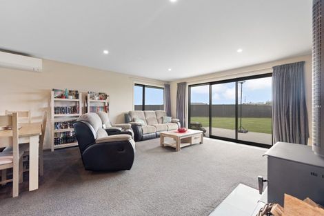 Photo of property in 11 Tui Place, Edendale, Wyndham, 9893