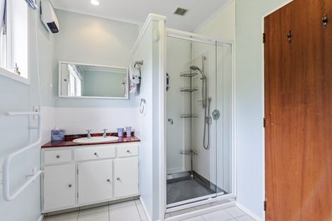 Photo of property in 2 Te Maku Grove, Waikanae, 5036