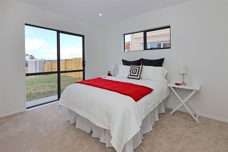 Photo of property in 85d Lake Panorama Drive, Henderson Valley, Auckland, 0614