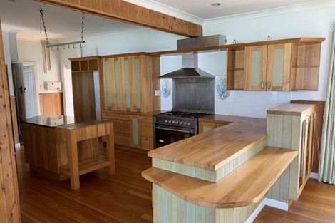 Photo of property in 77 Sylvan Avenue, Northcote, Auckland, 0627