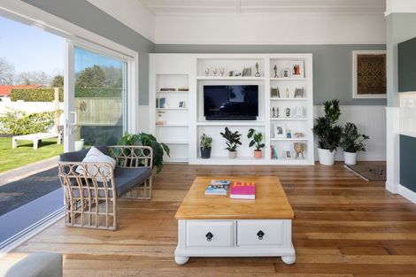 Photo of property in 114 Victoria Street, Cambridge, 3434