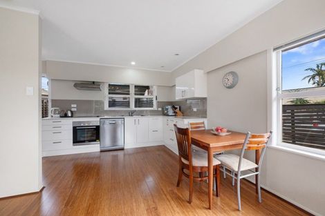 Photo of property in 1/163 Shakespeare Road, Milford, Auckland, 0620