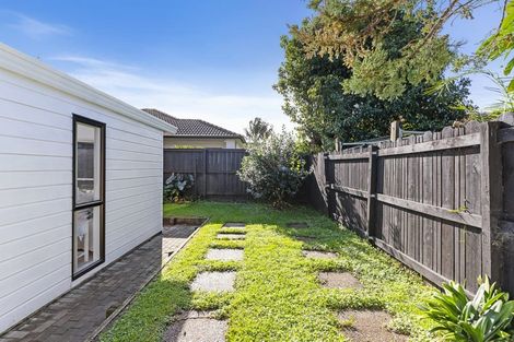 Photo of property in 1/5 Golfland Drive, Golflands, Auckland, 2013