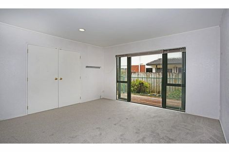 Photo of property in 2/7 Ribbonwood Crescent, Goodwood Heights, Auckland, 2105