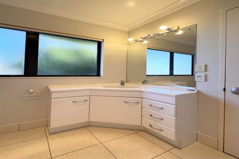 Photo of property in 4 Mackwell Road, Fairview Heights, Auckland, 0632