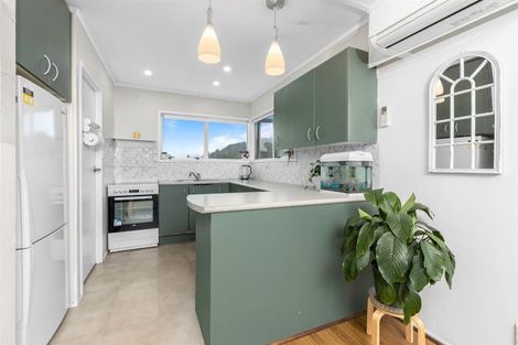 Photo of property in 2/120 Lynn Road, Bayview, Auckland, 0629