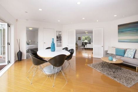 Photo of property in 22 Lochend Place, Highland Park, Auckland, 2010