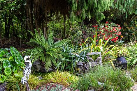 Photo of property in 15 Cameron Drive, Acacia Bay, Taupo, 3385