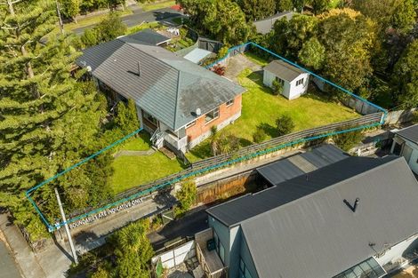 Photo of property in 3/70 Kaurilands Road, Titirangi, Auckland, 0604