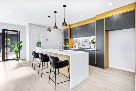 Photo of property in 63 Mcindoe Road, Kumeu, 0810