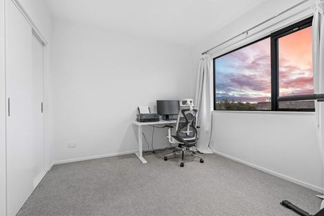 Photo of property in 37 Eileen Newey Place, Henderson, Auckland, 0612