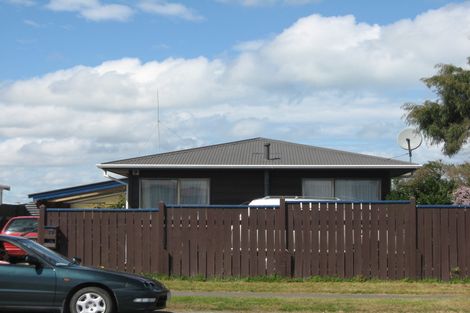 Photo of property in 17 Cross Street, Castlecliff, Whanganui, 4501