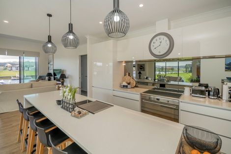 Photo of property in 35 Awatea Drive, Whitianga, 3510