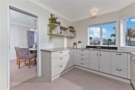 Photo of property in 2/5 Fenwick Avenue, Milford, Auckland, 0620