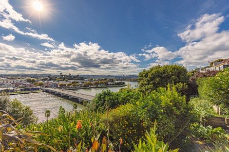 Photo of property in 48 Hipango Terrace, Durie Hill, Whanganui, 4500