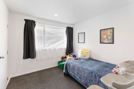 Photo of property in 18 Chic Gardens, Parakai, 0830