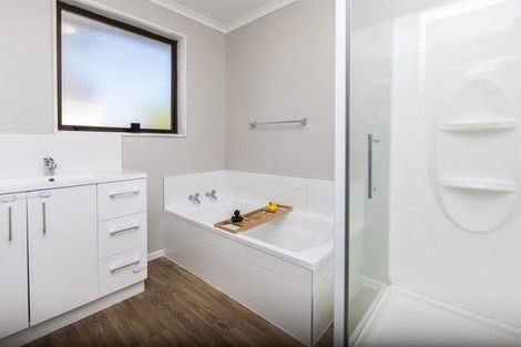 Photo of property in 4 Sonning Place, Redwood, Christchurch, 8051