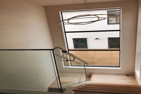 Photo of property in 33a Roberts Avenue, Bayswater, Auckland, 0622