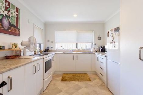 Photo of property in Rangeview Villas, 10/9 Fuller Close, Levin, 5510